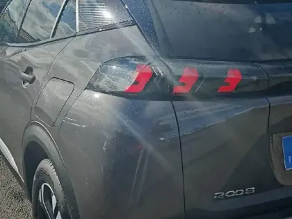 Photo 16 Peugeot 2008  PureTech 130 S&S EAT8