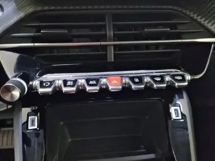 Photo 44 Peugeot 208  Electrique 50 kWh 136ch