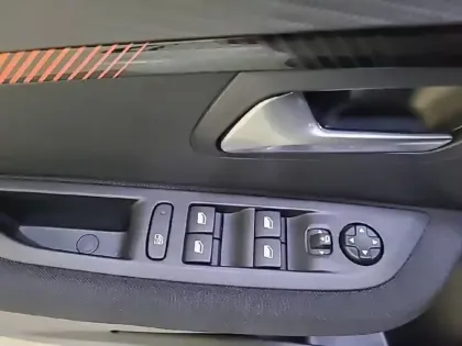 Photo 50 Peugeot 208  Electrique 50 kWh 136ch