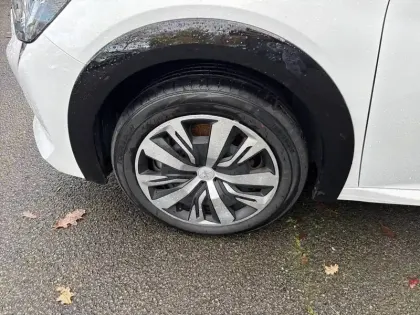 Photo 12 Peugeot 208  Electrique 50 kWh 136ch