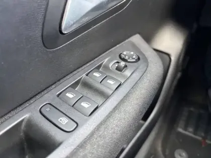 Photo 18 Peugeot 208  Electrique 50 kWh 136ch