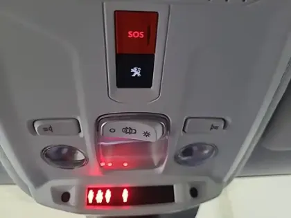 Photo 45 Peugeot 208  Electrique 50 kWh 136ch