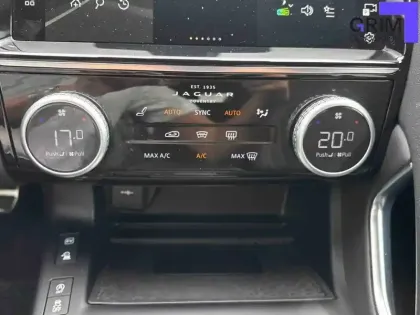 Photo 75 Jaguar E-Pace  P270e ch PHEV AWD BVA