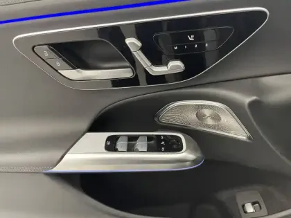 Photo 28 Mercedes Classe E  300 de Hybrid EQ 9G-Tronic