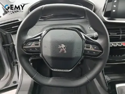 Photo 12 Peugeot 2008  PureTech 130 S&S BVM6