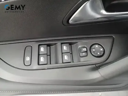 Photo 11 Peugeot 2008  Hybrid 136 e-DCS6