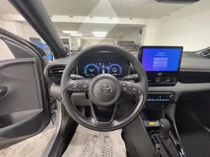 Photo 8 Toyota Yaris  130h Collection 5p MY25