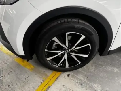 Photo 5 Toyota C-HR  2.0 Hybride Rechargeable 225ch Design MY25