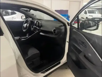 Photo 10 Toyota C-HR  2.0 Hybride Rechargeable 225ch Design MY25