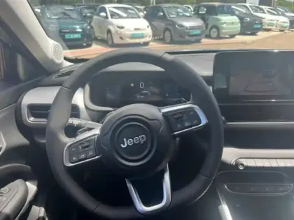 Photo 13 Jeep Avenger  1.2 Turbo T3 100ch Altitude +