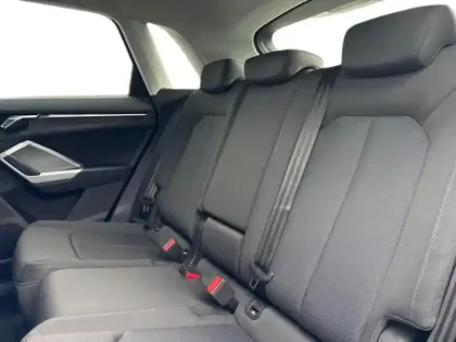 Photo 7 Audi Q3  35 TFSI 150ch Mild Hybrid Design S tronic 7