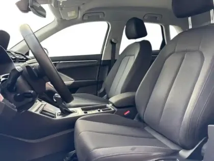 Photo 6 Audi Q3  35 TFSI 150ch Mild Hybrid Design S tronic 7