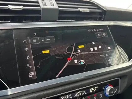 Photo 11 Audi Q3  35 TFSI 150ch Mild Hybrid Design S tronic 7