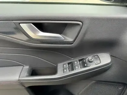 Photo 10 Ford Kuga  2.5 Duratec 190ch FHEV E85 ST-Line BVA