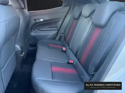 Photo 7 Alfa Romeo Junior  1.2 Ibrida 136ch Speciale DCT6