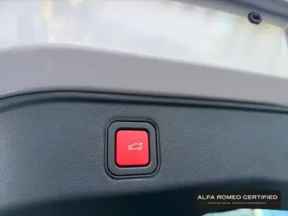 Photo 11 Alfa Romeo Junior  1.2 Ibrida 136ch Speciale DCT6