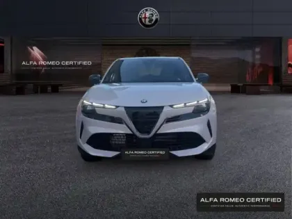 Photo 1 Alfa Romeo Junior  1.2 Ibrida 136ch Speciale DCT6