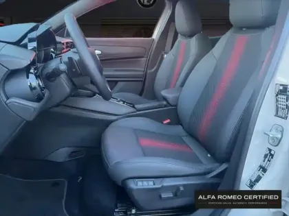 Photo 6 Alfa Romeo Junior  1.2 Ibrida 136ch Speciale DCT6