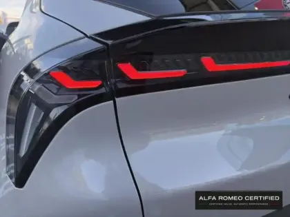 Photo 9 Alfa Romeo Junior  1.2 Ibrida 136ch Speciale DCT6