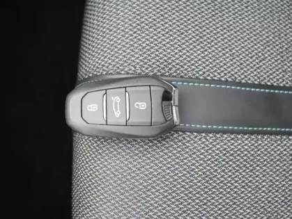 Photo 13 Peugeot 308  1.5 BlueHDi 130ch S&S Allure EAT8