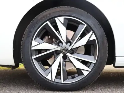 Photo 10 Peugeot 308  1.5 BlueHDi 130ch S&S Allure EAT8