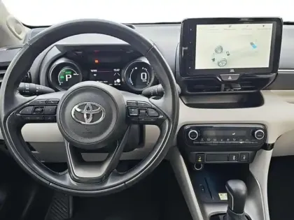 Photo 10 Toyota Yaris  116h Iconic 5p MY22