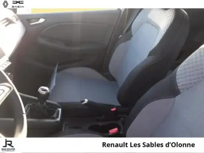 Photo 17 Renault Clio  1.5 dCi 100ch Evolution - 25