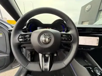 Photo 11 Alfa Romeo Junior  1.2 Ibrida 145ch Premium e-DCT6