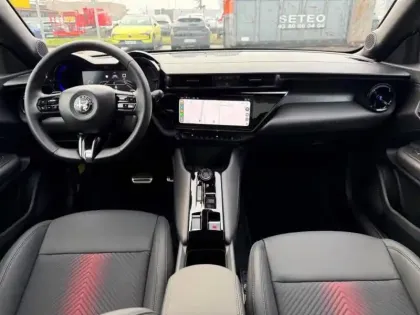 Photo 14 Alfa Romeo Junior  1.2 Ibrida 145ch Premium e-DCT6