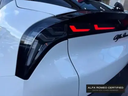 Photo 11 Alfa Romeo Junior  1.2 Ibrida 136ch Speciale DCT6