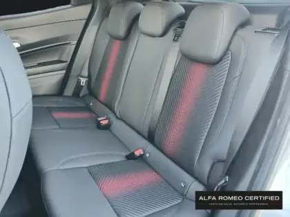 Photo 9 Alfa Romeo Junior  1.2 Ibrida 136ch Speciale DCT6