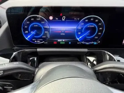 Photo 39 Mercedes EQA 250+ AMG Line 190 4x2 Carplay Toit ouvrant Angle