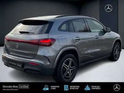 Photo 4 Mercedes EQA 250+ AMG Line 190 4x2 Carplay Toit ouvrant Angle