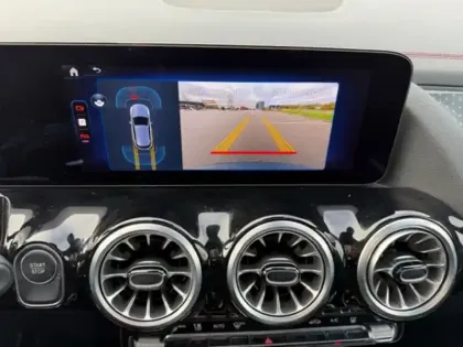 Photo 31 Mercedes EQA 250+ AMG Line 190 4x2 Carplay Toit ouvrant Angle