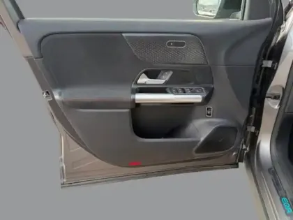 Photo 17 Mercedes EQA 250+ AMG Line 190 4x2 Carplay Toit ouvrant Angle