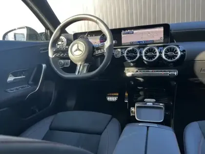 Photo 7 Mercedes Classe A 180 d AMG Line