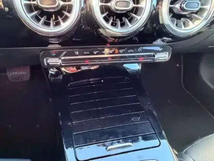 Photo 22 Mercedes Classe A 180 d Progressive Line 2.0 116 8G-DCT Carplay cam