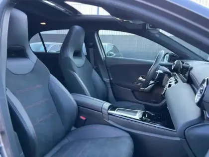 Photo 32 Mercedes Classe A 200 d AMG Line