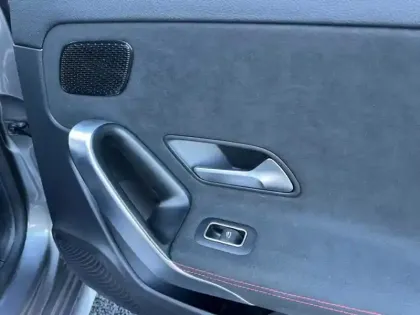 Photo 33 Mercedes Classe A 200 d AMG Line