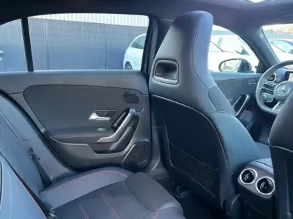 Photo 35 Mercedes Classe A 200 d AMG Line