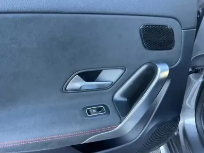 Photo 36 Mercedes Classe A 200 d AMG Line