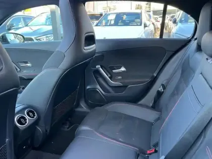 Photo 38 Mercedes Classe A 200 d AMG Line