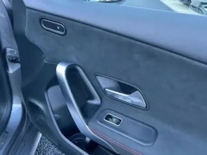 Photo 31 Mercedes Classe A 200 d AMG Line