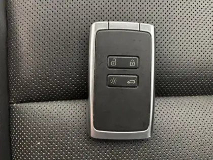 Photo 24 Renault Megane IV Blue dCi 115 EDC Intens 5p