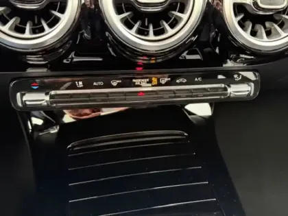 Photo 22 Mercedes Classe A 200 d AMG Line 2.0 150 8G-DCT Toit ouvrant Sieges