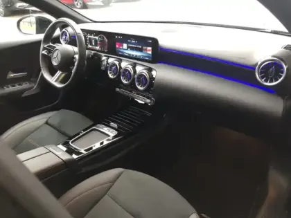 Photo 10 Mercedes Classe A 200 d AMG Line