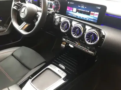 Photo 24 Mercedes Classe A 200 d AMG Line