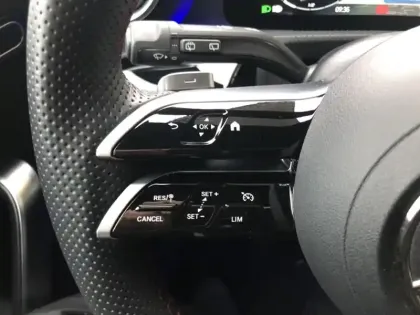 Photo 15 Mercedes Classe A 200 d AMG Line