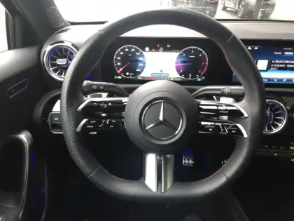 Photo 25 Mercedes Classe A 200 d AMG Line