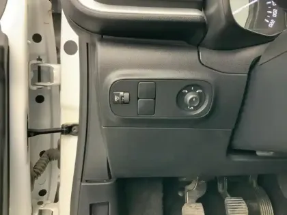 Photo 16 Citroën C3  BlueHDi 100 S&S Feel Business